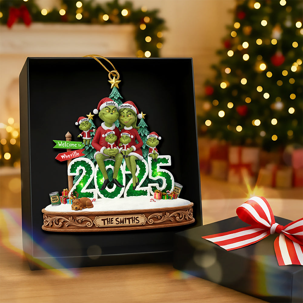 Cheerful Green Family Ornament - Personalized Christmas Gifts For Family 03PAQN111025