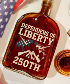 Alternative view of Defenders Of Liberty 250th Anniversary USA Whiskey Bottle