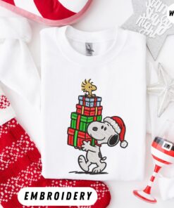 Embroidered Snoopy Christmas Sweatshirt: Holiday Festive Style