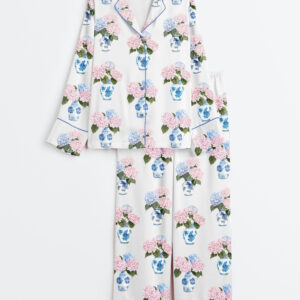 Womenâ€™s Pink And Blue Hydrangea Chinoiserie Flowers In Blue And White Vase Print Long Sleeve Satin Pajama Set