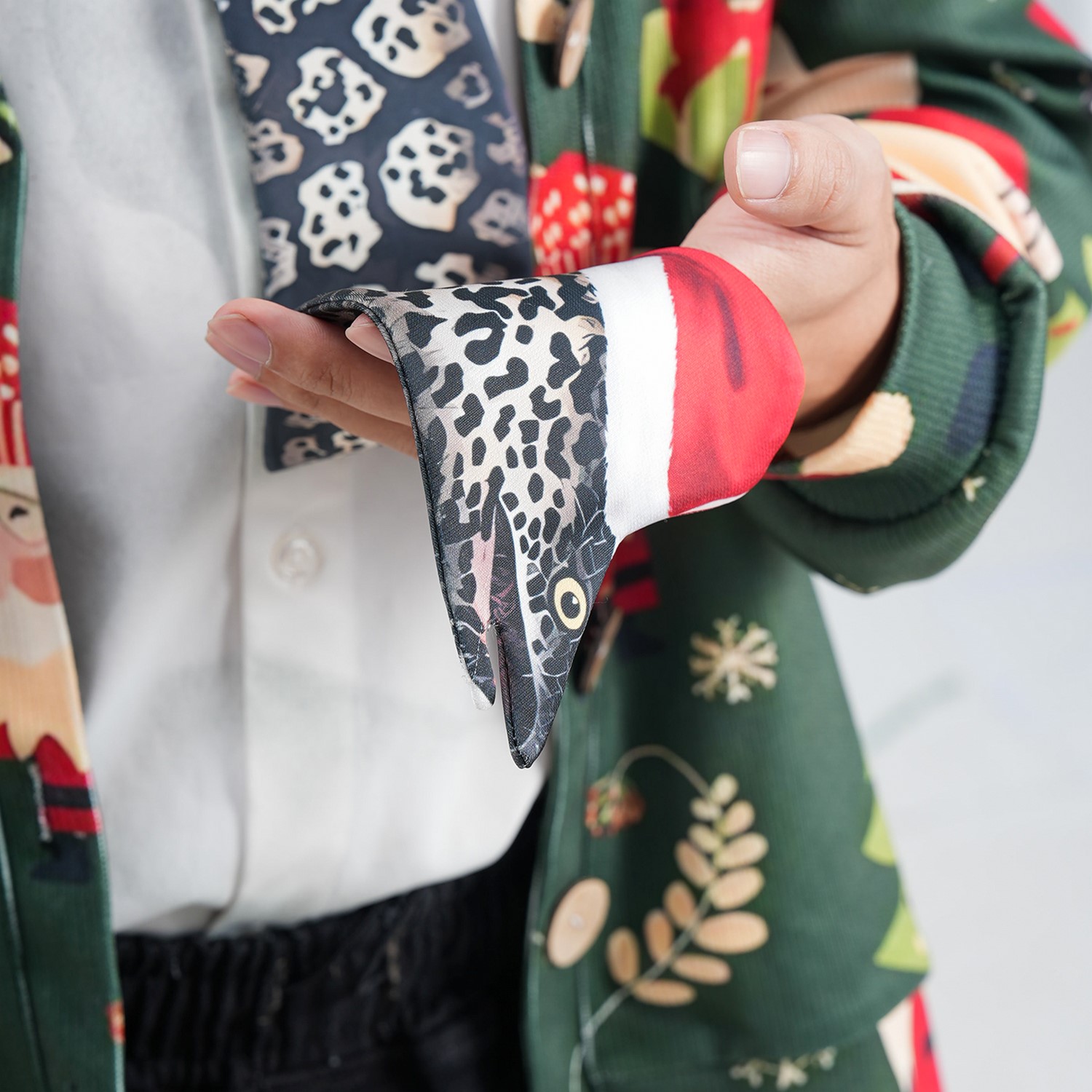 Christmas Novelty Spotted Eel Tie - Animals Shape Necktie - Funny Holiday Gift for Men - Image 6