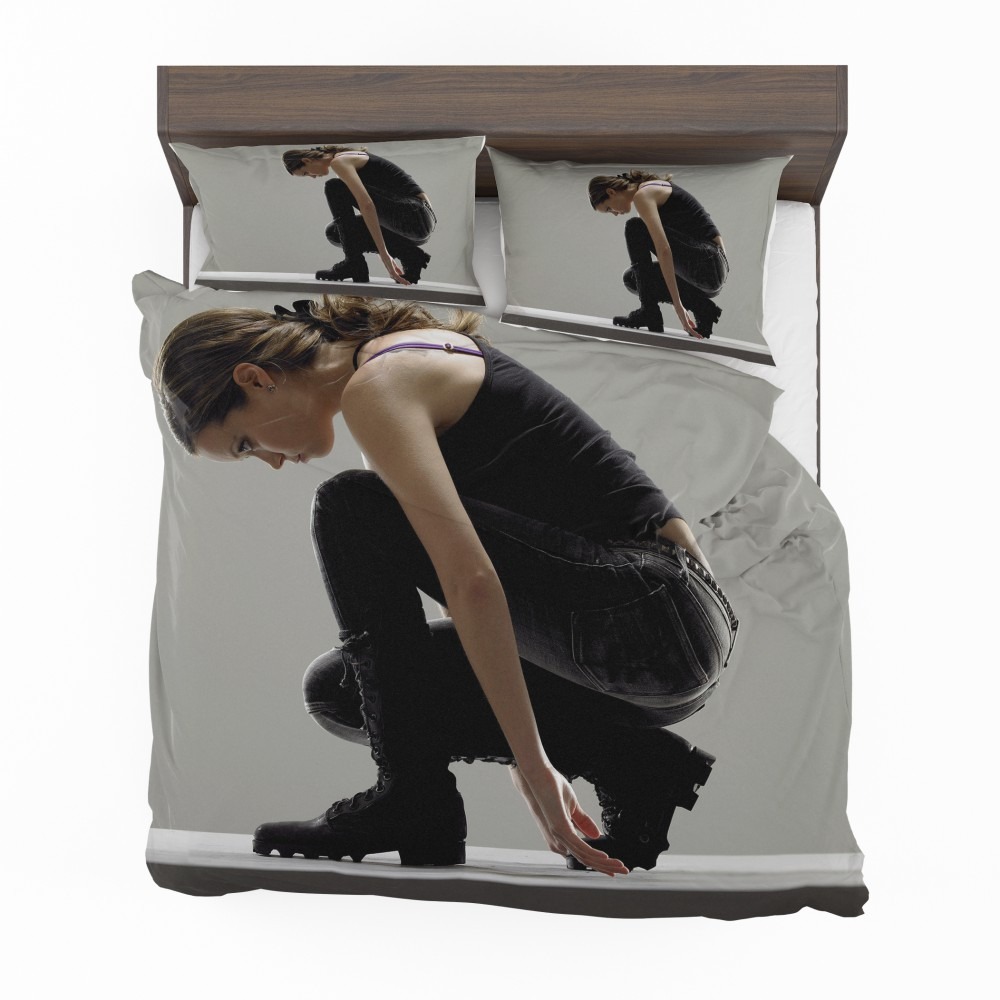 Alternative view of Summer Glau In Terminator The Sarah Connor Chronicles TV Show Bedding Set - Custom Bedding Set